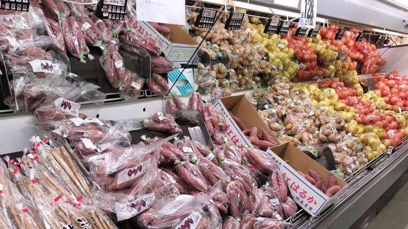 ディスカウントスーパーのディオの野菜売り場を撮影した写真
